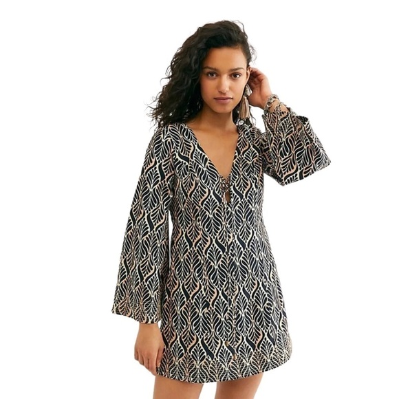 Free People - NWT Gia Shift Mini Black
Combo Dress Cotton Bell Sleeve Sz XS - Picture 1 of 10